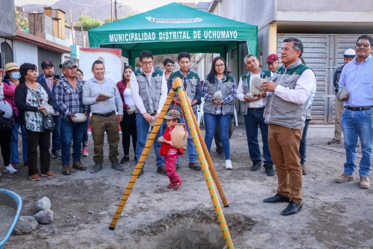 MUNICIPIO INICIA OBRA DE VÍAS DE ACCESO EN LA ASOCIACIÓN UPIS LOS PERALES