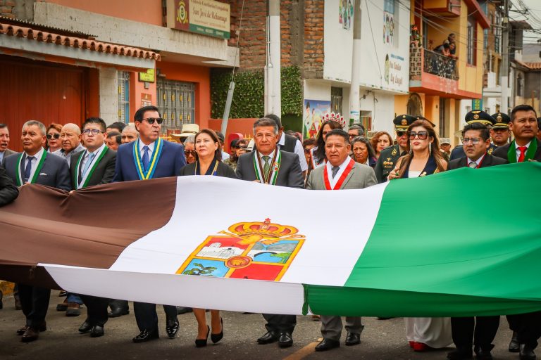 ¡Ceremonia de Izamiento del Pabellón Nacional por el 255º aniversario de Uchumayo!